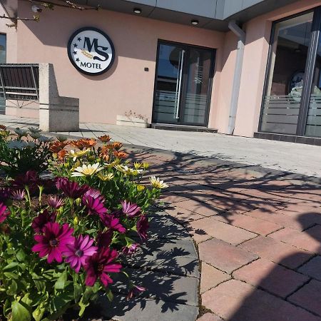 Motel Ms Srpski Itebej Экстерьер фото